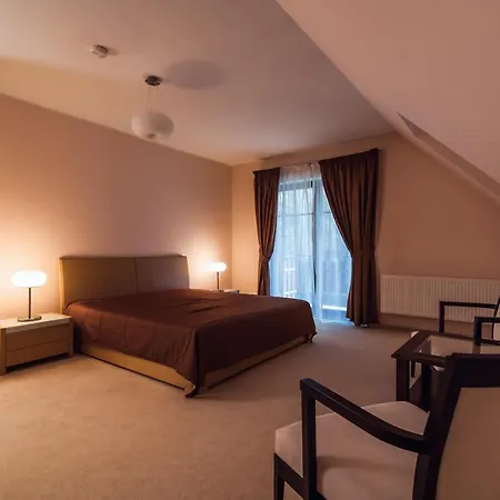 Riverside Kv Resort 4*